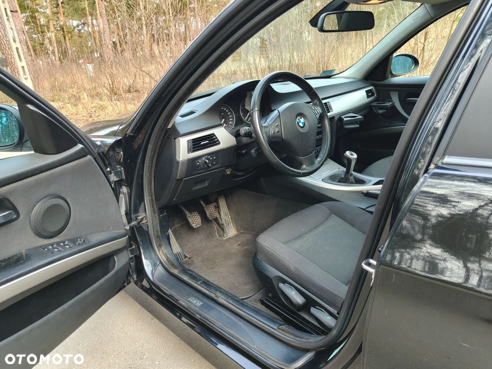 BMW Seria 3 318i - 3