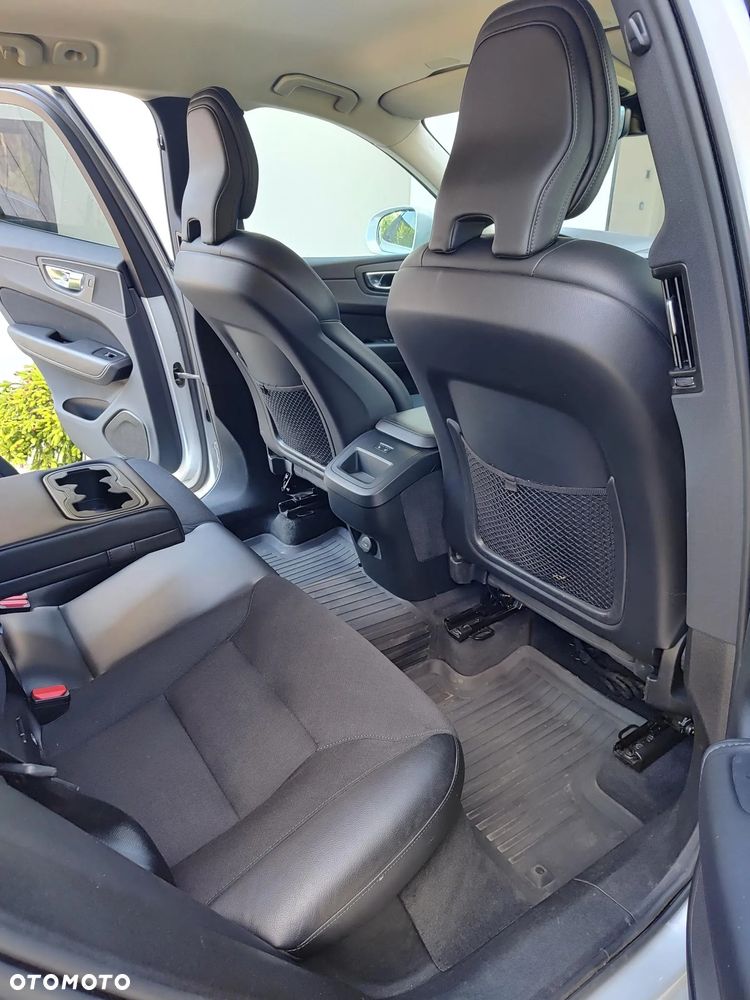 Volvo XC 60 B5 B AWD Momentum Pro - 15