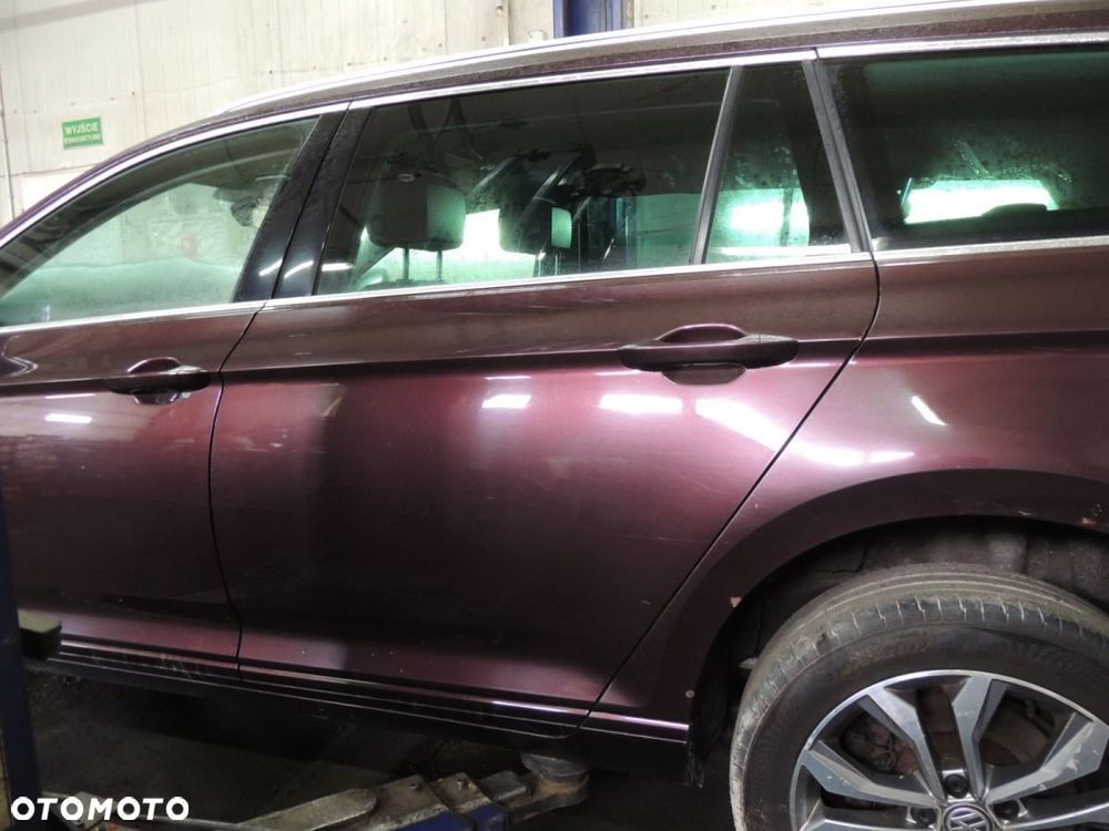 Szyba boczna lewy prawy tył Passat B8 kombi '16 - 1