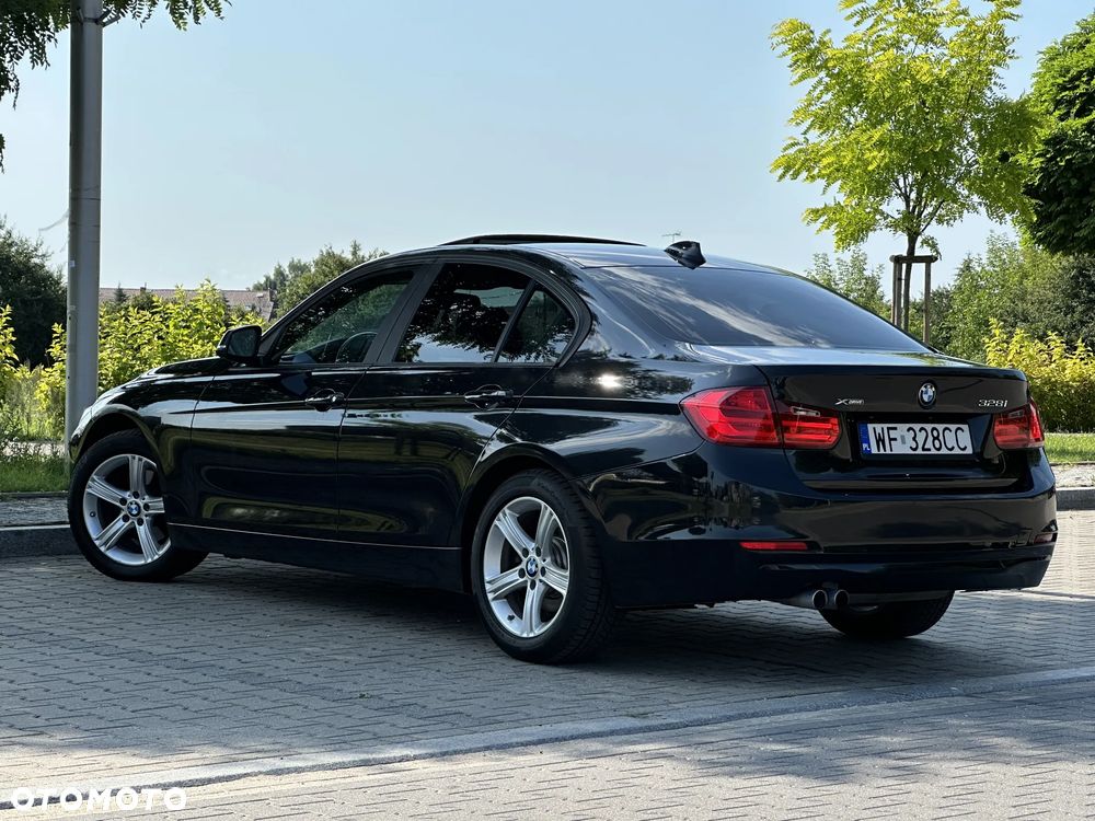 BMW Seria 3 328i xDrive Luxury Line - 11