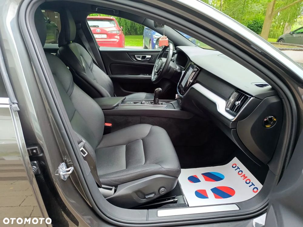 Volvo V60 D3 Momentum Core - 33