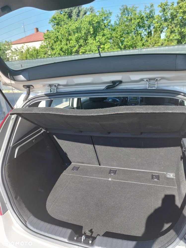 Hyundai i30 1.6 Comfort EU5 - 10