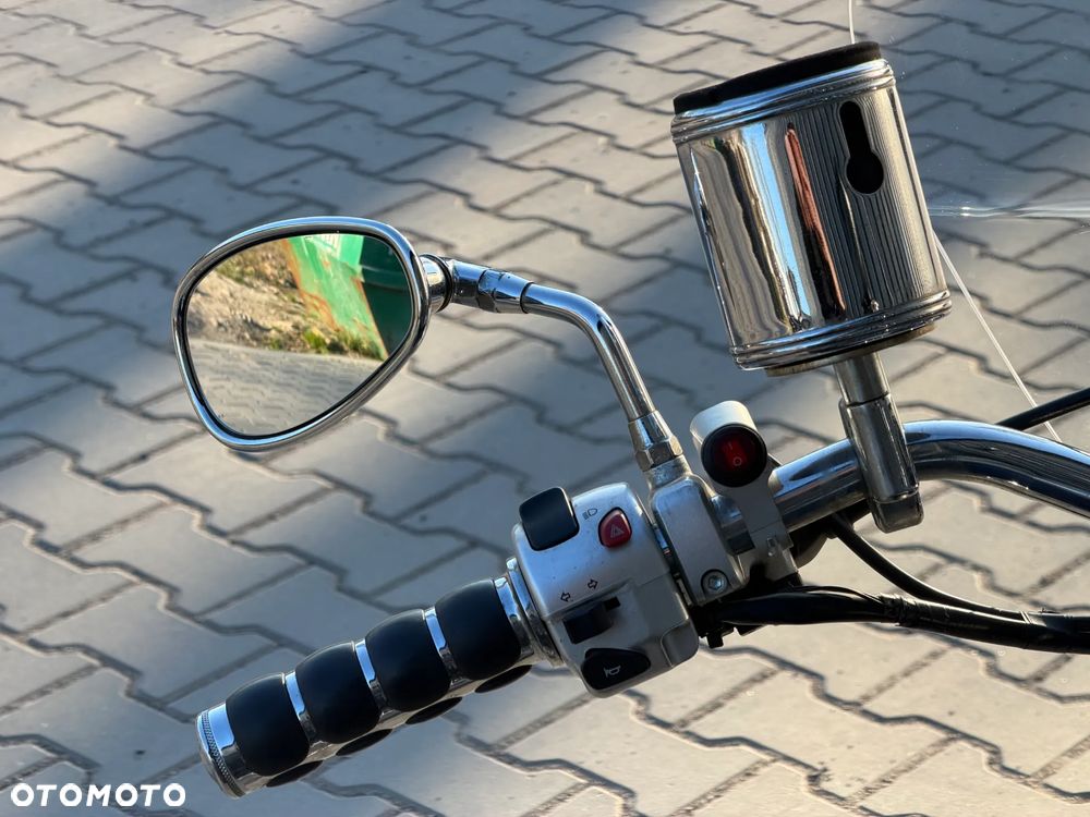 Suzuki Boulevard - 19