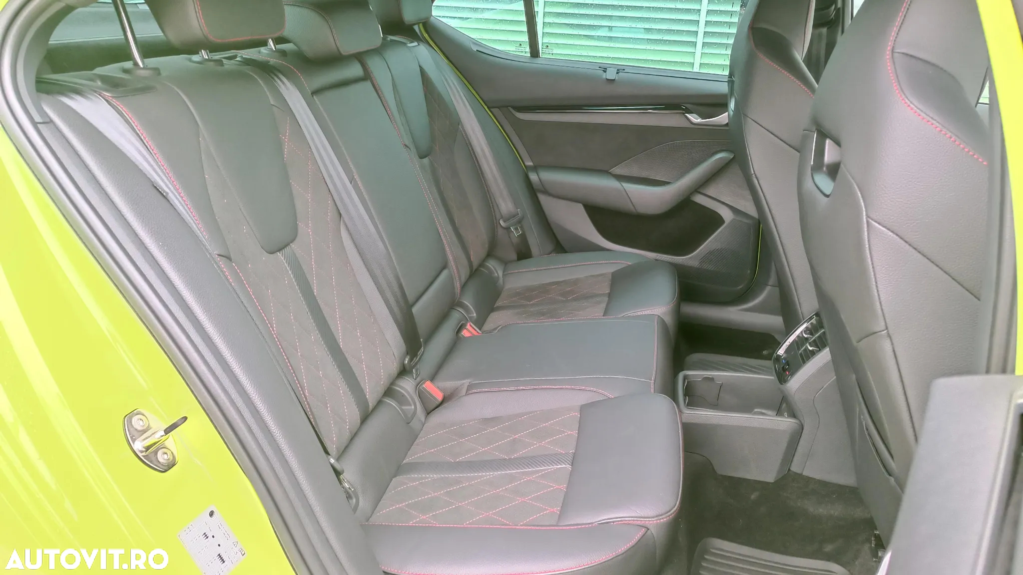 Skoda Octavia 2.0 TSI 265 CP DSG RS - 34