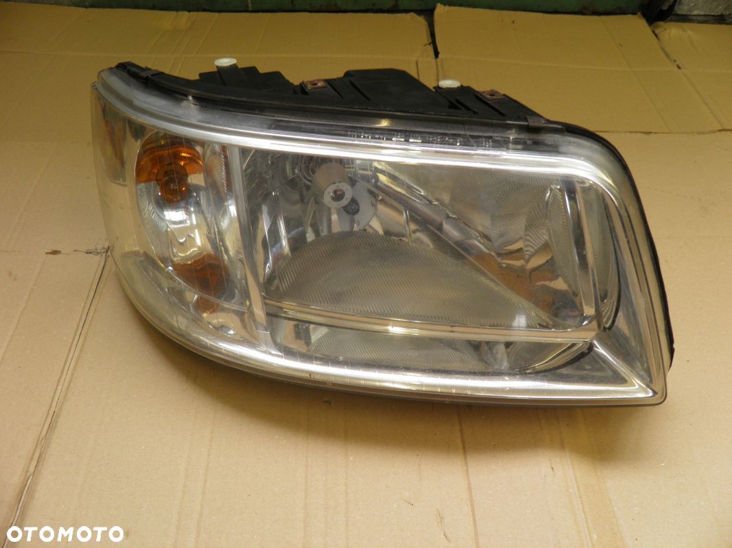 T5 TRANSPORTER REFLEKTOR PRAWY LAMPA PRAWA - 1