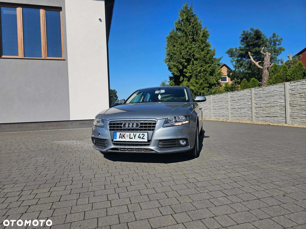 Audi A4 Limousine - 1