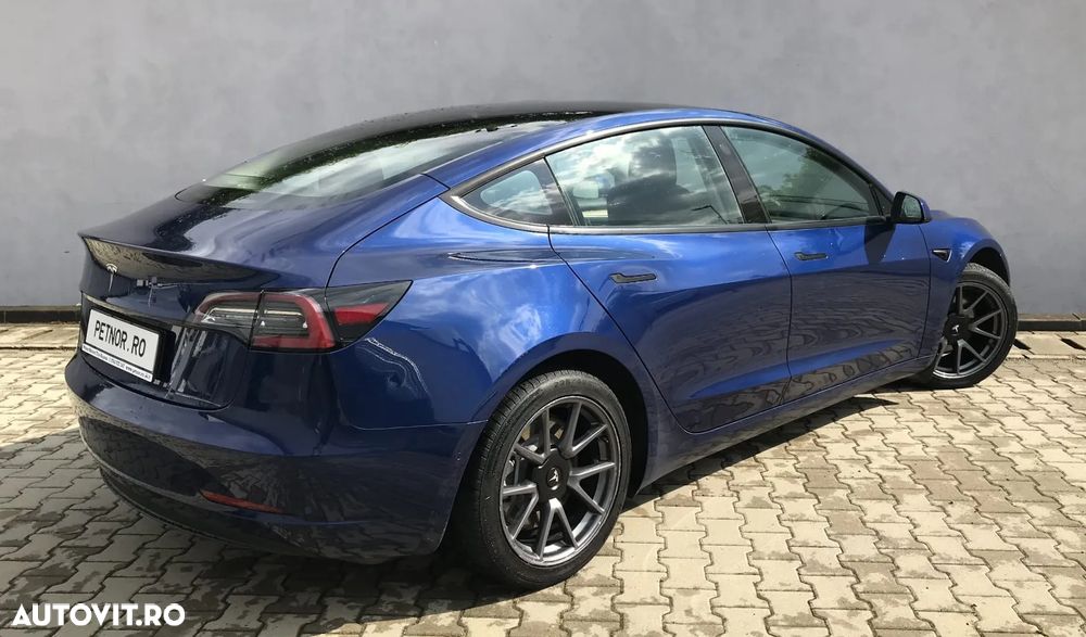 Tesla Model 3 RWD - 4