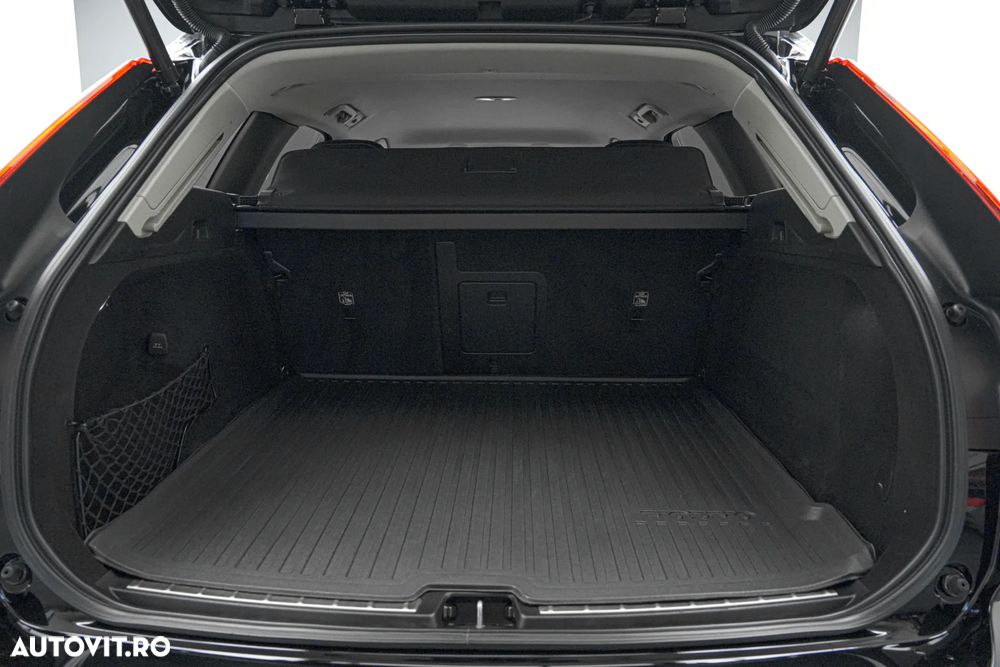 VOLVO XC60 2022 — imagine 26