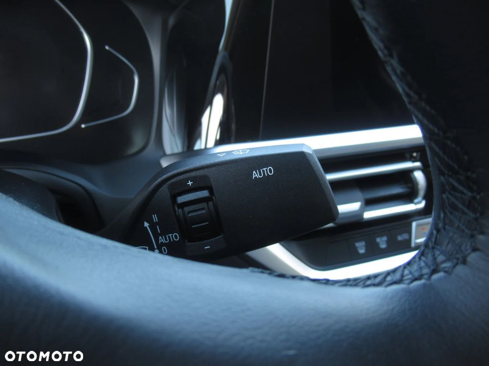 BMW Seria 3 320i Luxury Line - 14