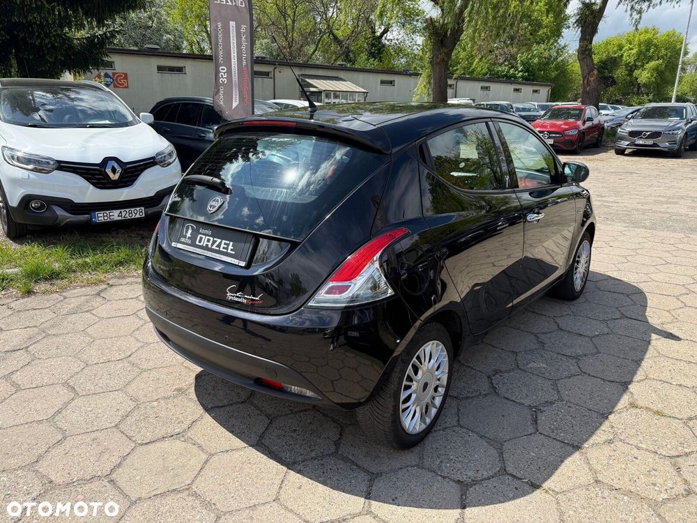 Lancia Ypsilon - 5