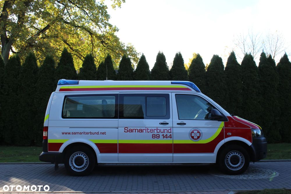Volkswagen T5  AMBULANS KARETKA - 4