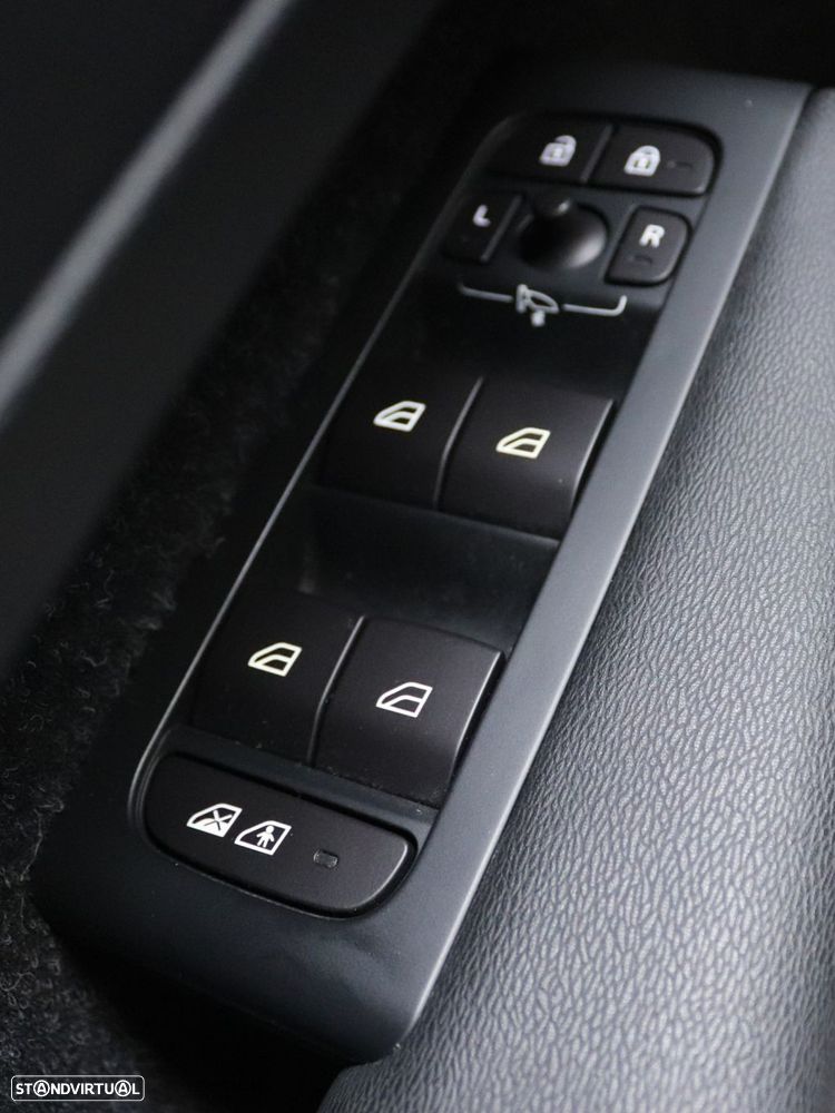 Volvo XC 40 1.5 T3 Momentum Tech Edition - 11