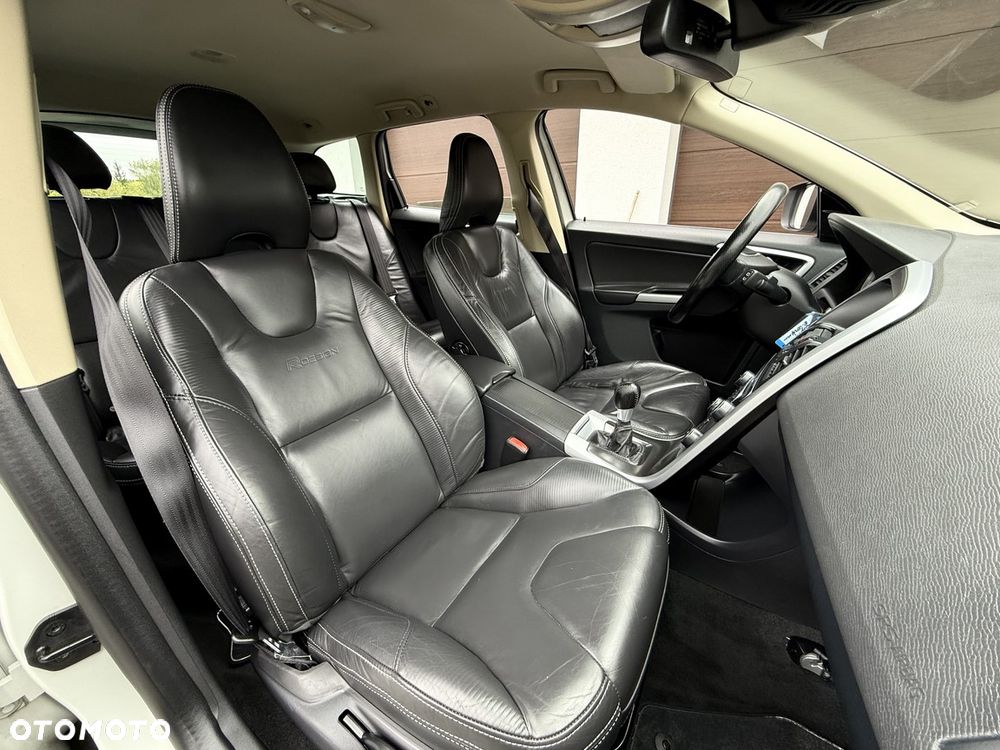 Volvo XC 60 DRIVe R Design - 28