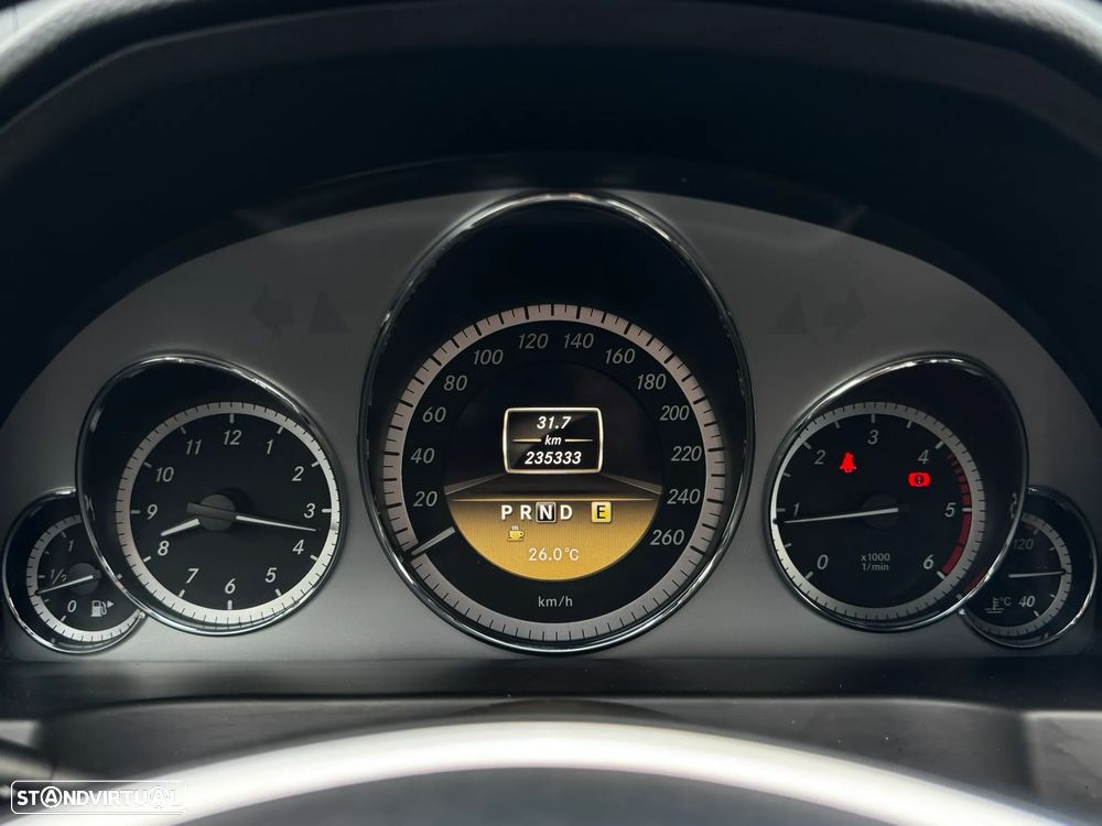 Mercedes-Benz E 220 CDI DPF BlueEFFICIENCY 7G-TRONIC Avantgarde - 16