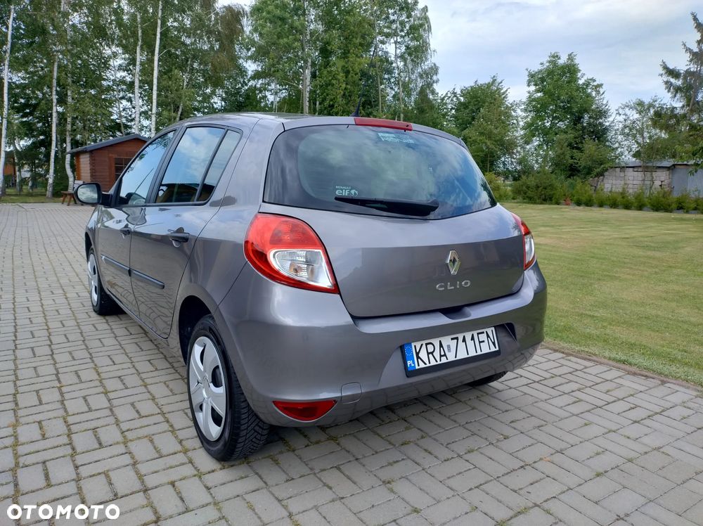 Renault Clio 1.2 16V 75 Dynamique - 11