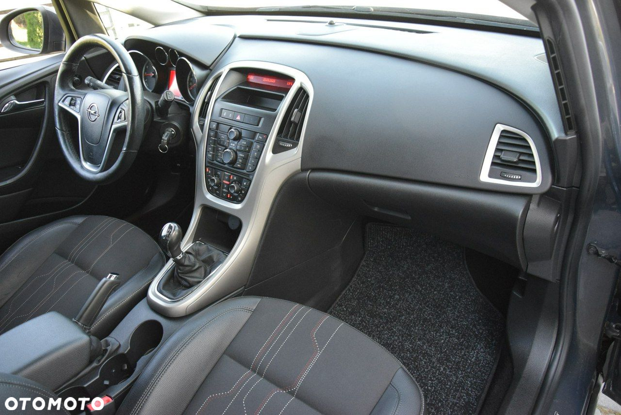 Opel Astra 1.4 Turbo 150 Jahre - 20