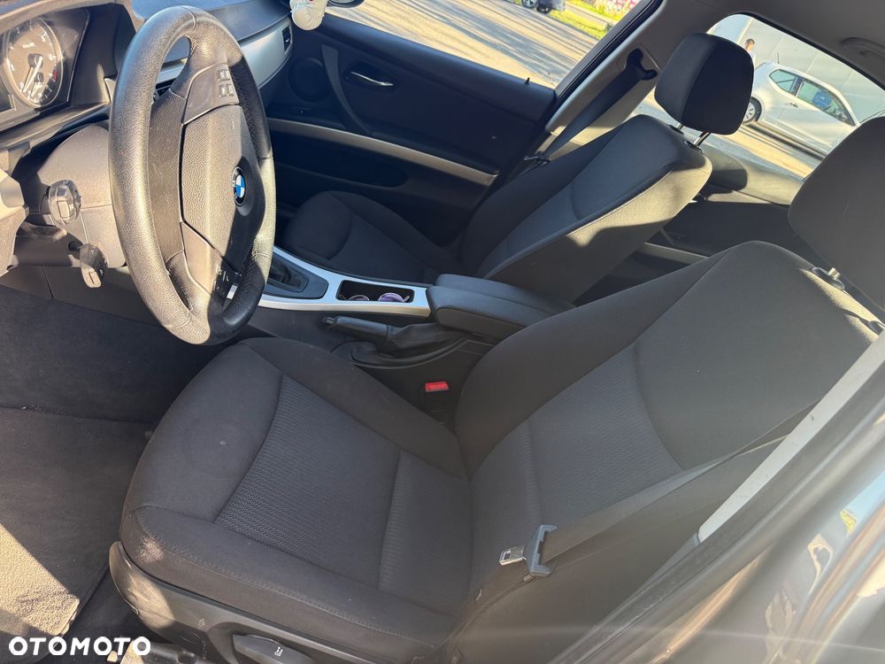 BMW Seria 3 318i - 17