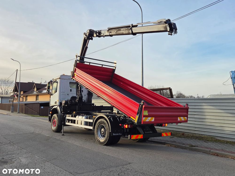 Mercedes-Benz AROCS 1824 // HDS HMF 1420-K2 // PILOT FUNKCJE 5 i 6 // NOWY KIPER WYWROTKA // ZAWIESZENIE BUDOWLANE WYSOKIE // PRZED PIERWSZĄ REJ W PL - 9