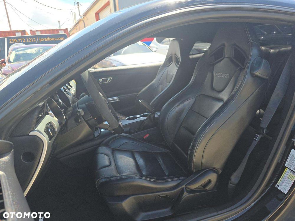 Ford Mustang 5.0 V8 GT - 5