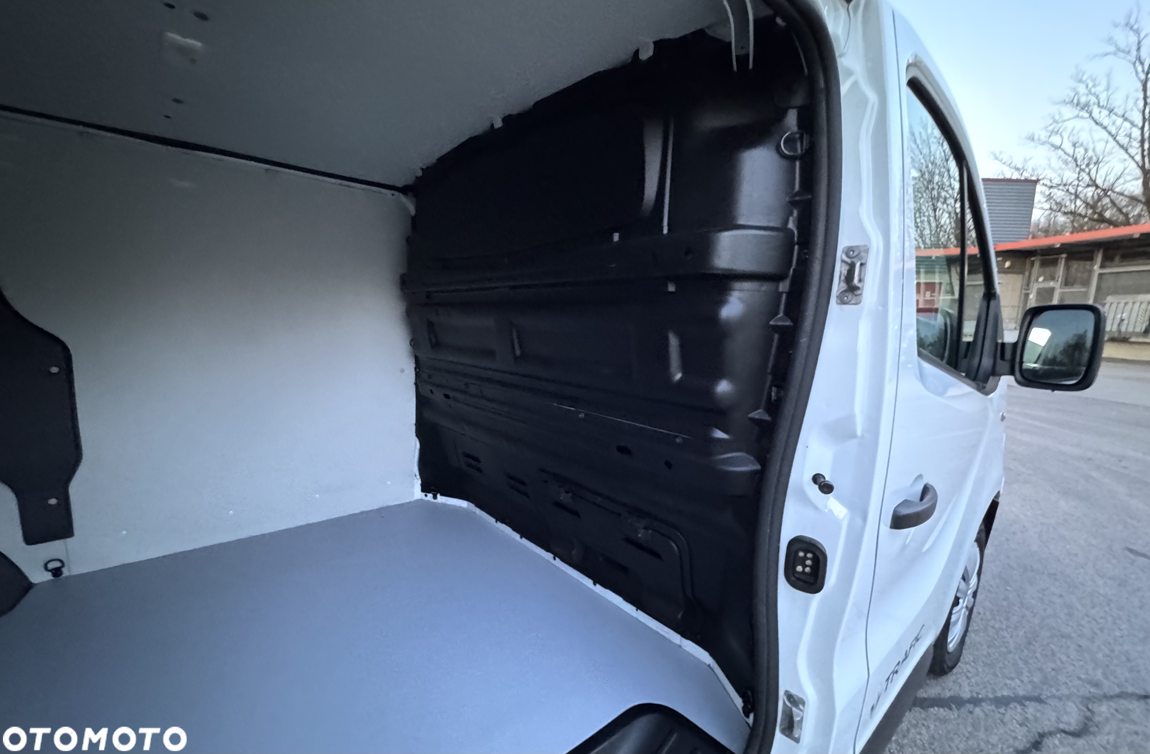 Renault TRAFIC III - 23