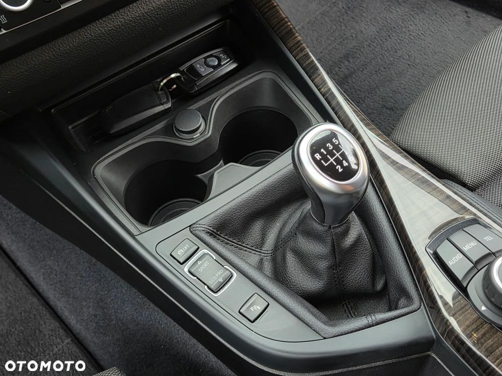 BMW Seria 2 220i Advantage - 34
