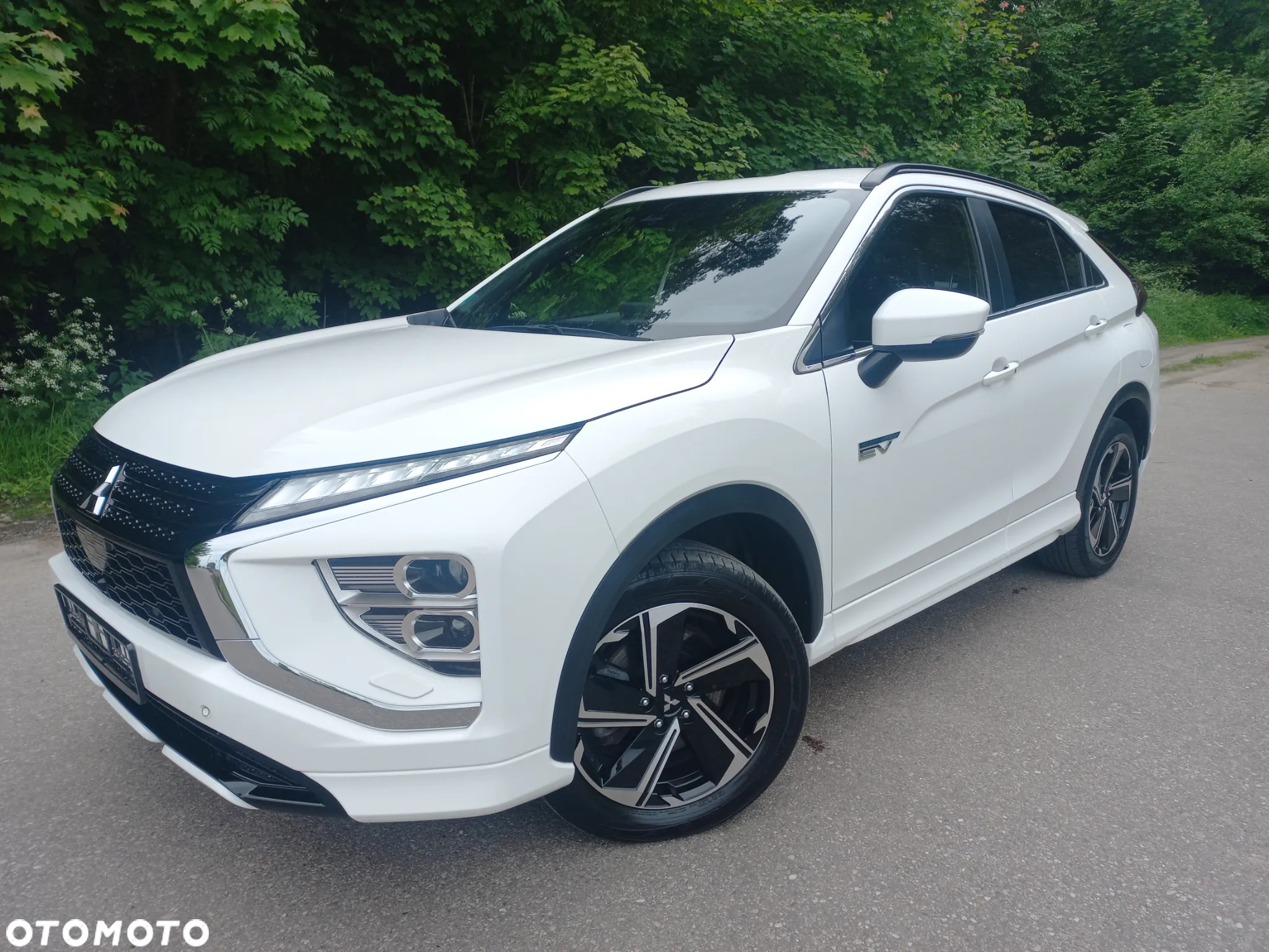 Mitsubishi Eclipse Cross Plug-In Hybrid 4WD Basis - 18