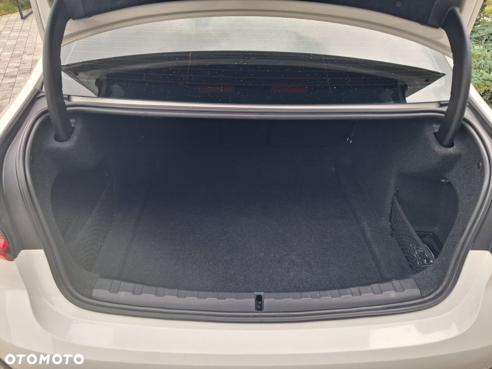 BMW Seria 3 318i Advantage - 19