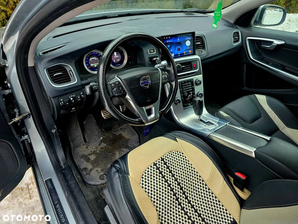 Volvo V60 D4 Geartronic RDesign - 16