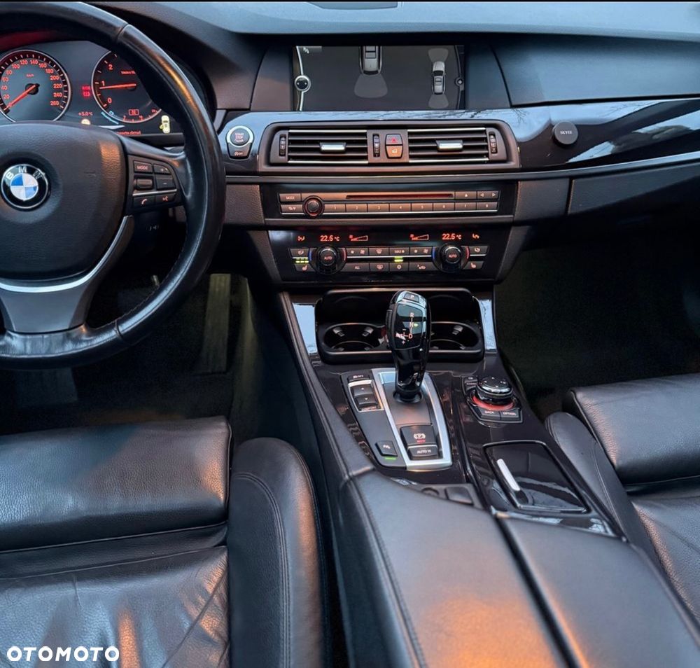 BMW Seria 5 525d xDrive Luxury Line - 7