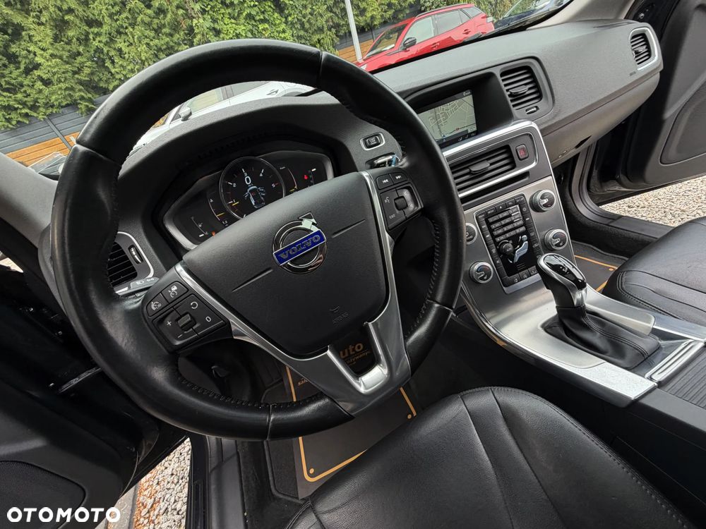 Volvo V60 D4 Geartronic Momentum - 28
