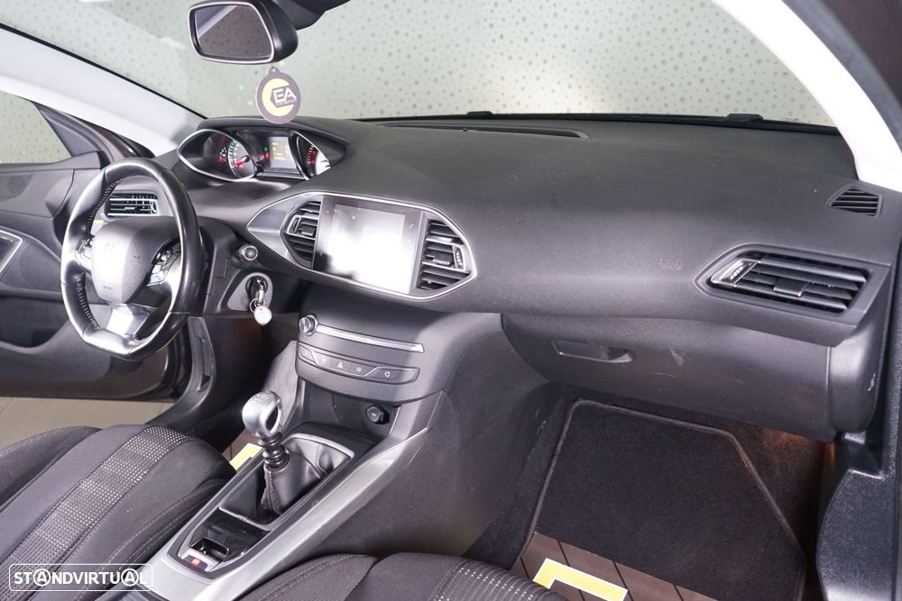 Peugeot 308 1.6 e-HDi Allure - 16