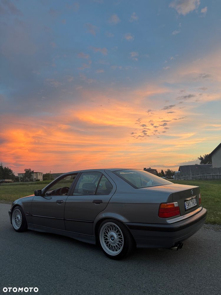 BMW Seria 3 320i - 5