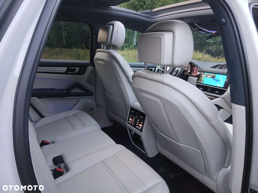 Porsche Cayenne - 4