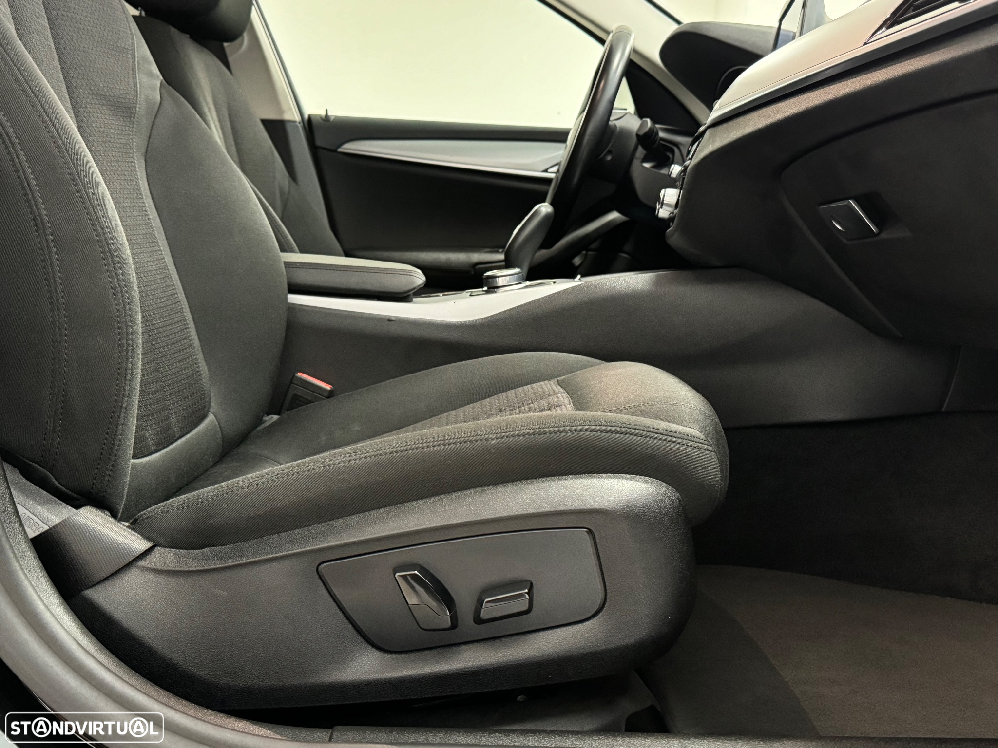 BMW 520 d Touring Aut. Sport Line - 32