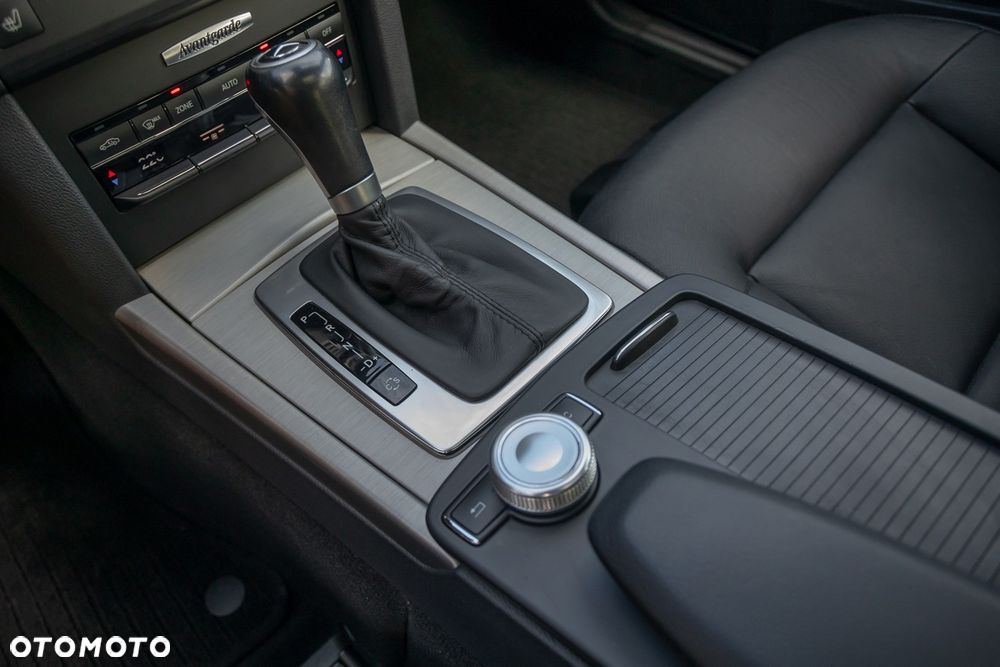 Mercedes-Benz Klasa E 250 BlueEFFICIENCY 7G-TRONIC Avantgarde - 25