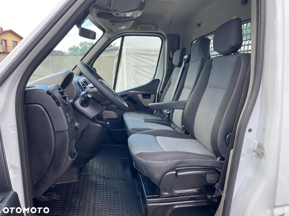 Nissan NV400 - 11