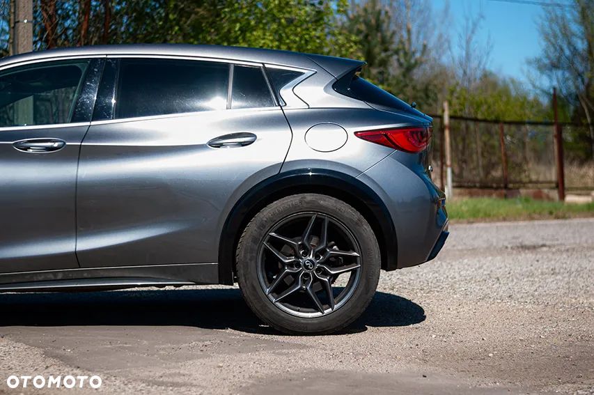 Infiniti Q30 2.2d Sport City Black AWD 7DCT - 15