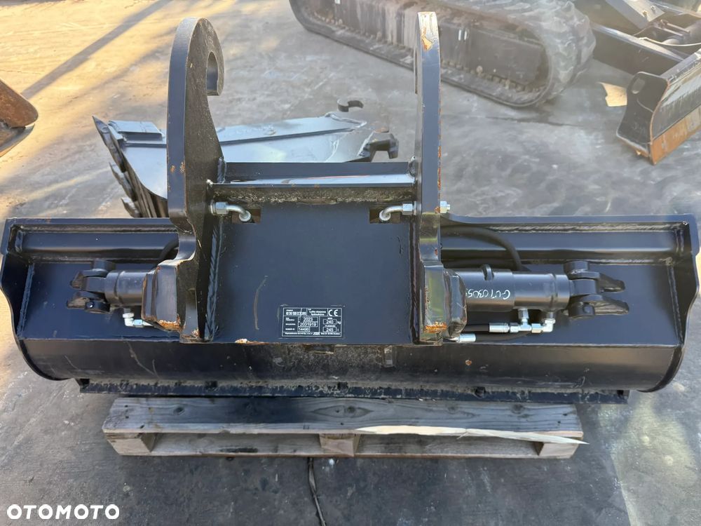 Caterpillar 310 - 18