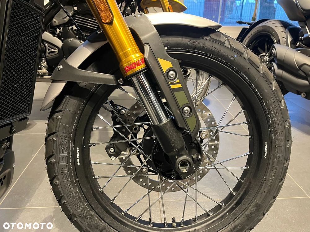 Triumph Bonneville - 6