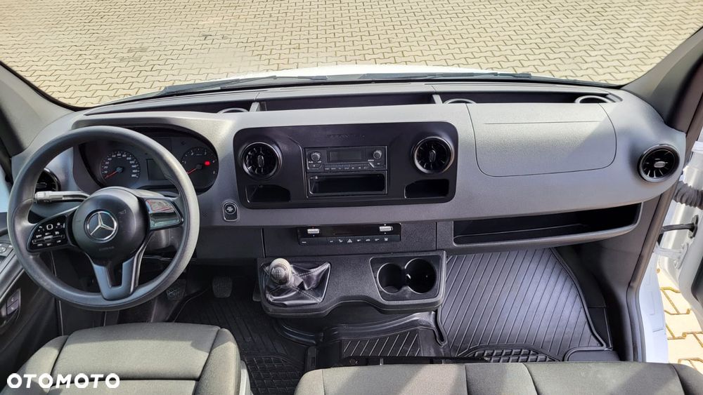 Mercedes-Benz Sprinter 907.221 - 9