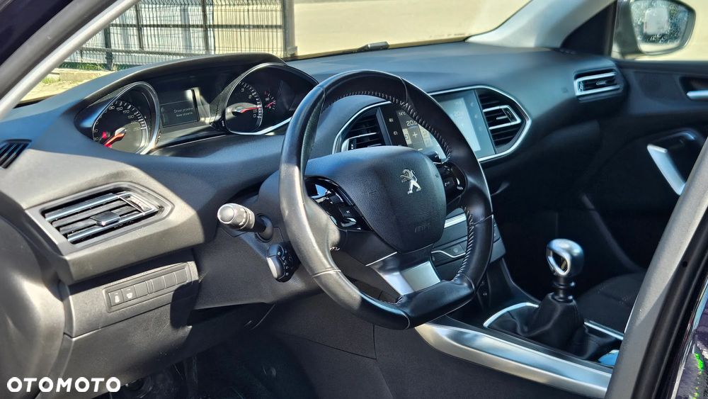 Peugeot 308 1.2 PureTech Allure S&S - 12