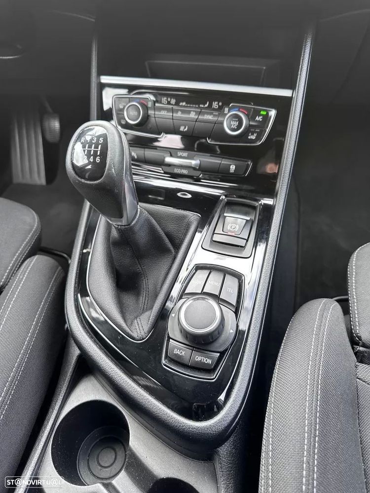 BMW 218 Active Tourer d Line Sport - 52
