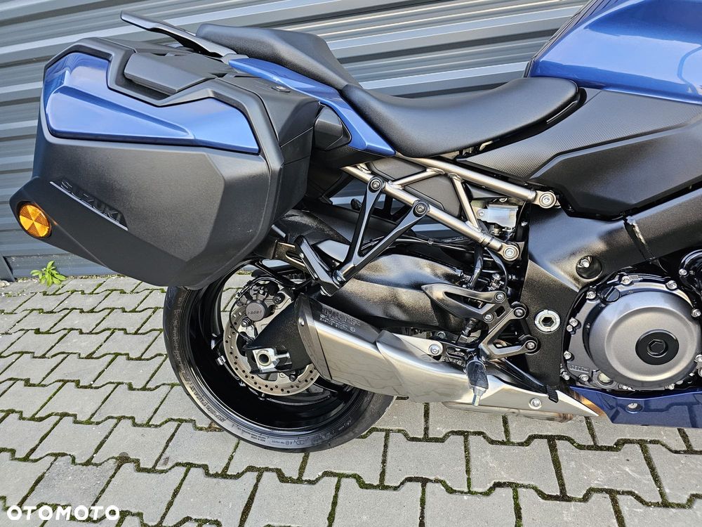 Suzuki GSX - 23