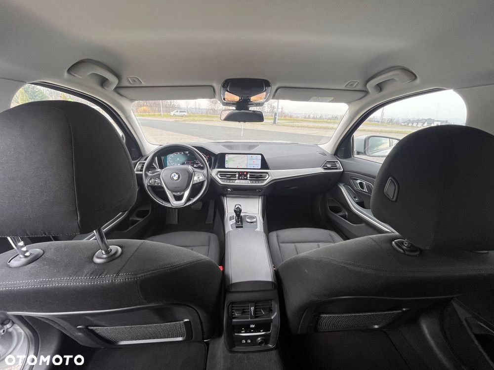 BMW Seria 3 320i xDrive Edition M Sport Shadow - 11