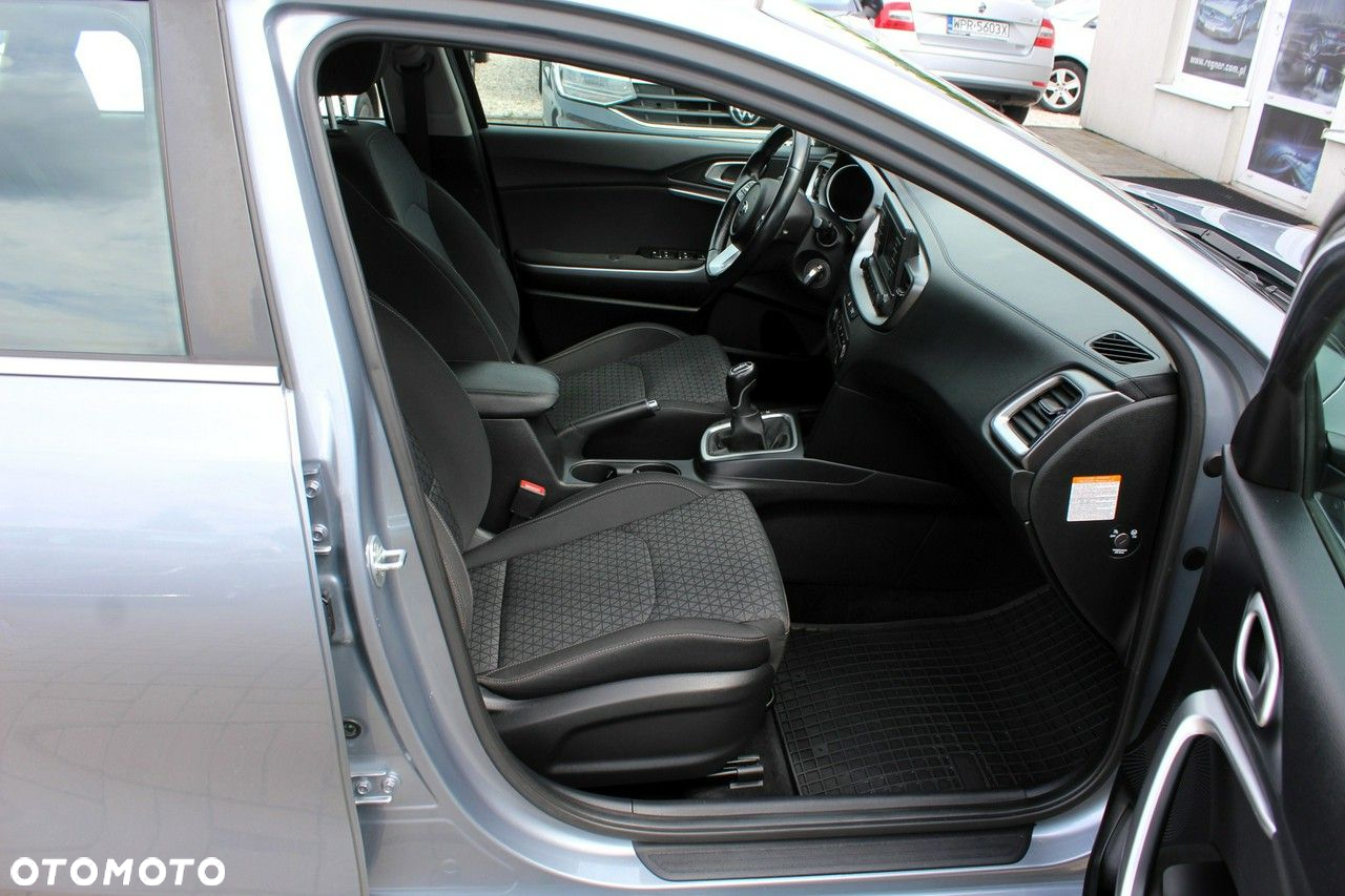 Kia Ceed - 11