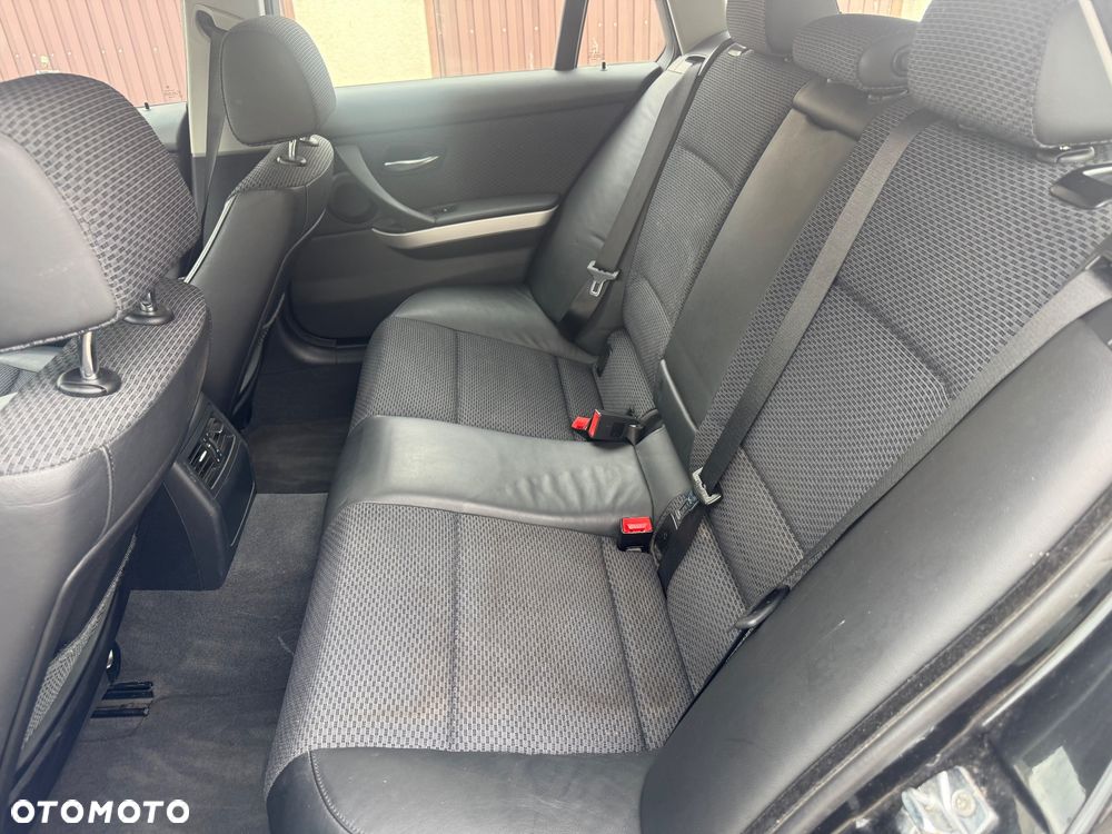 BMW Seria 3 318i Touring Edition Exclusive - 9