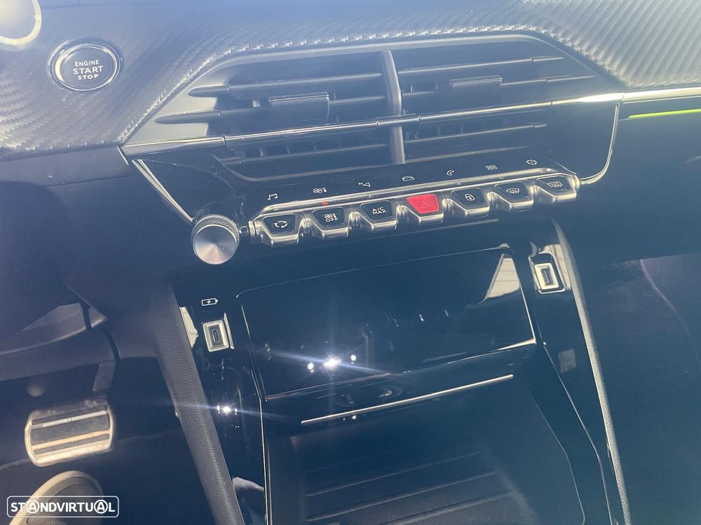 Peugeot 2008 PureTech 130 EAT8 GT Pack - 12