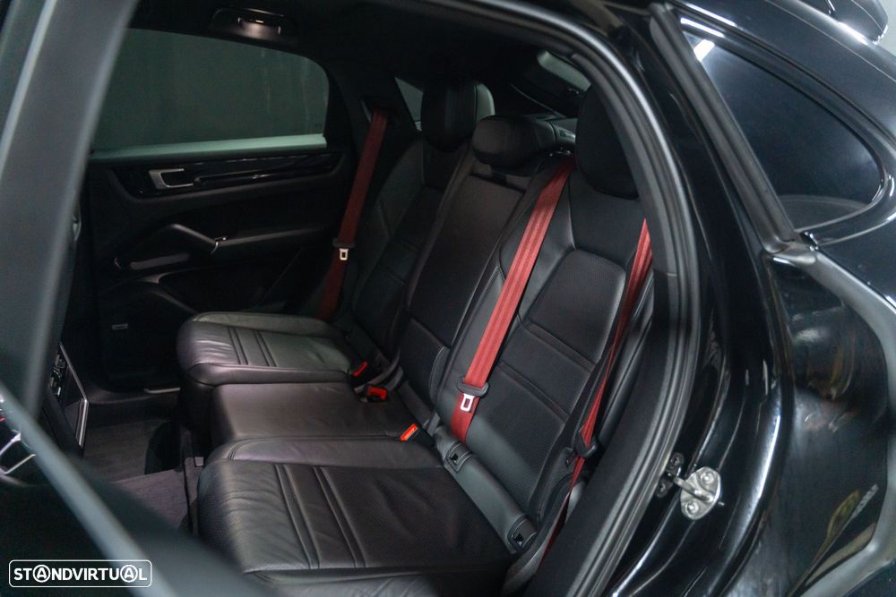 Porsche Cayenne Coupé E-Hybrid - 16