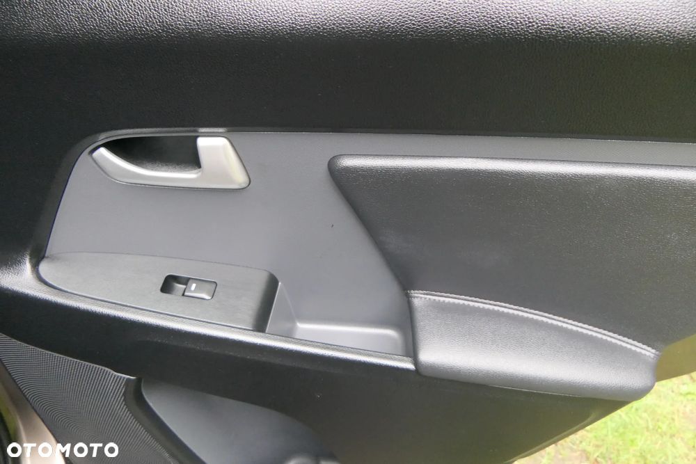 Kia Sportage 2.0 L - 26