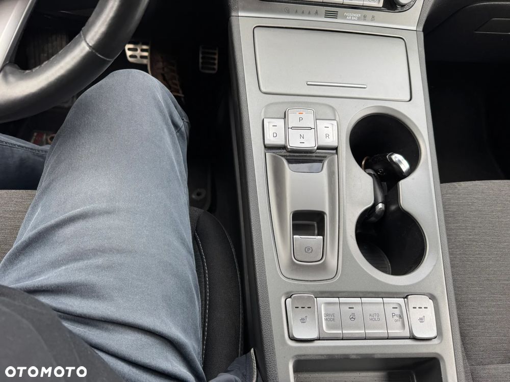 Hyundai Kona Electric 64kWh Premium - 13